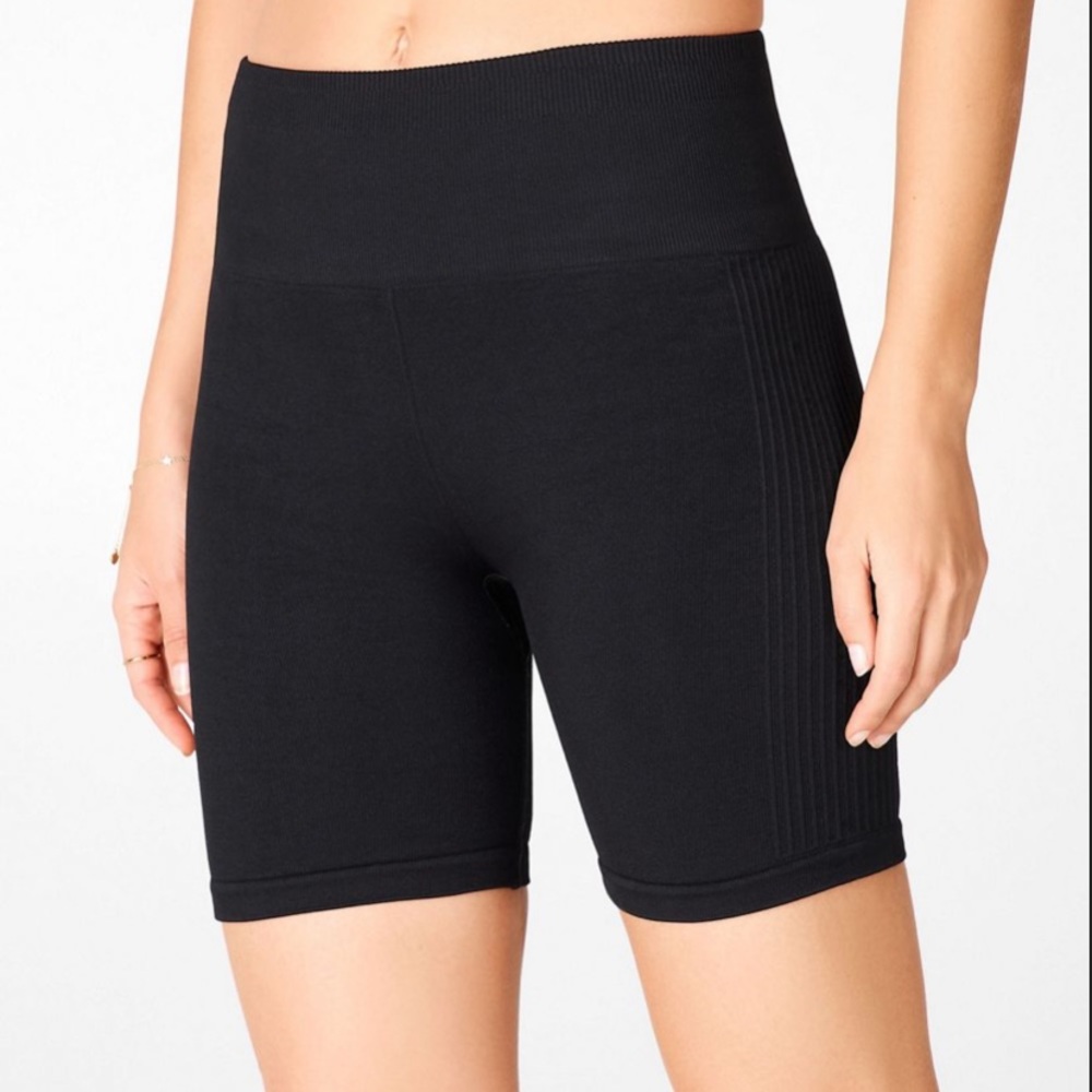 Fabletics high waisted seamless ribbed 7” shorts
